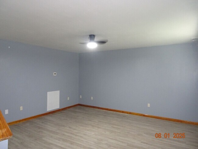 Foto del edificio - 3 Bedroom, 1.5 Bath Duplex in Hampton for ...