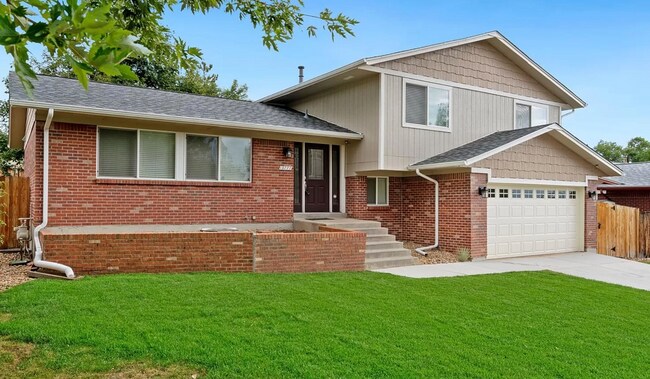 Foto del edificio - Modern 5 bed, 3.5 bath home in Lakewood!