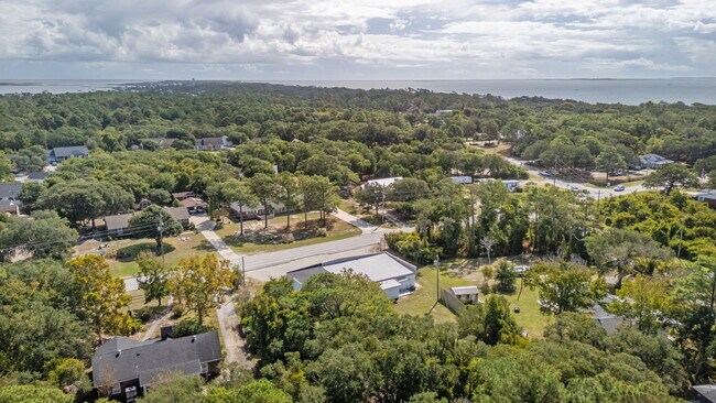 Foto del edificio - 360 Island Rd