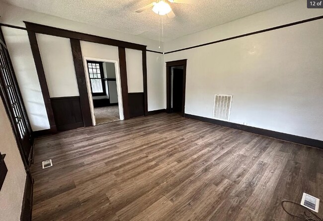 Foto del edificio - 707 Warner Ave