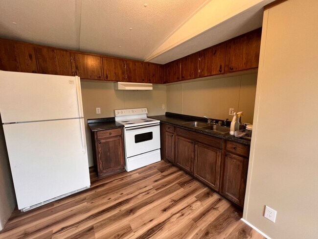 Foto del edificio - Mobile Home with 2 Bed 1 Bath in Benton