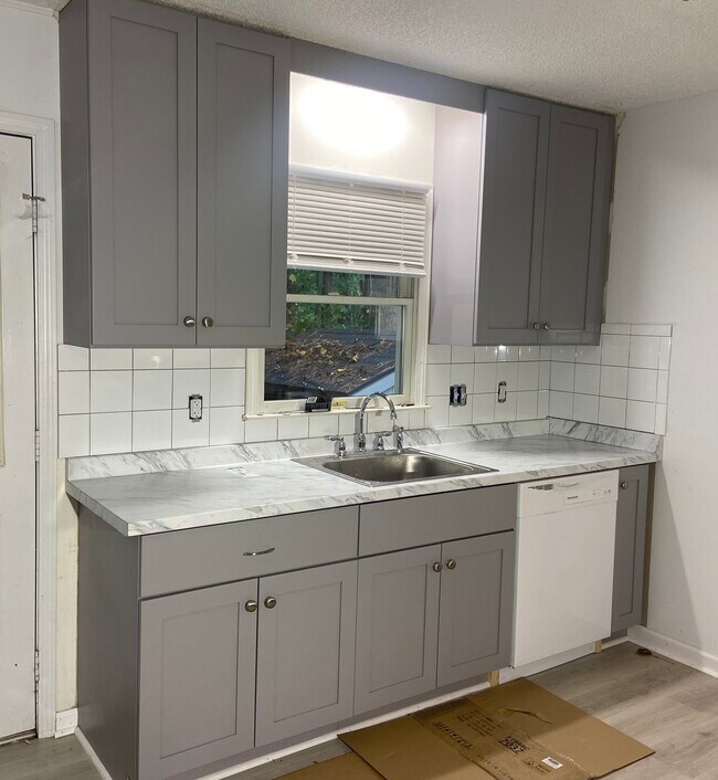 Foto del edificio - 1816 Azalea Ave