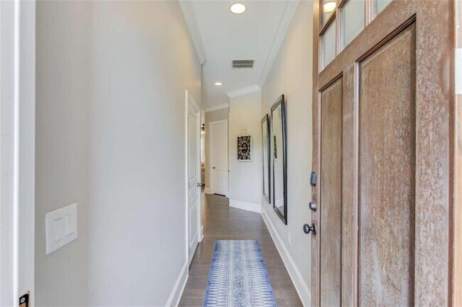 Foto del edificio - 1450 Edgebrook Ct NE