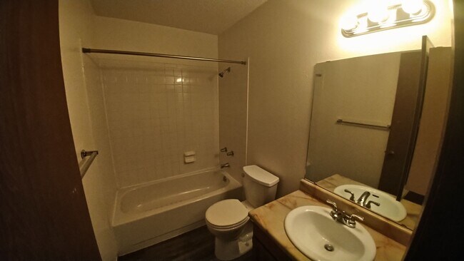 Building Photo - 1249