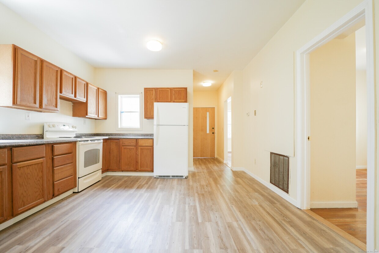 Primary Photo - 24 Burr Ave