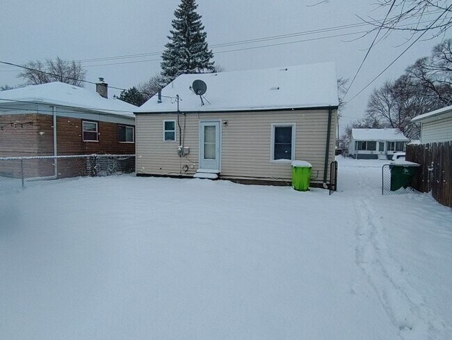 Building Photo - 3 Bedroom bungalow in Warren! $1150/mo