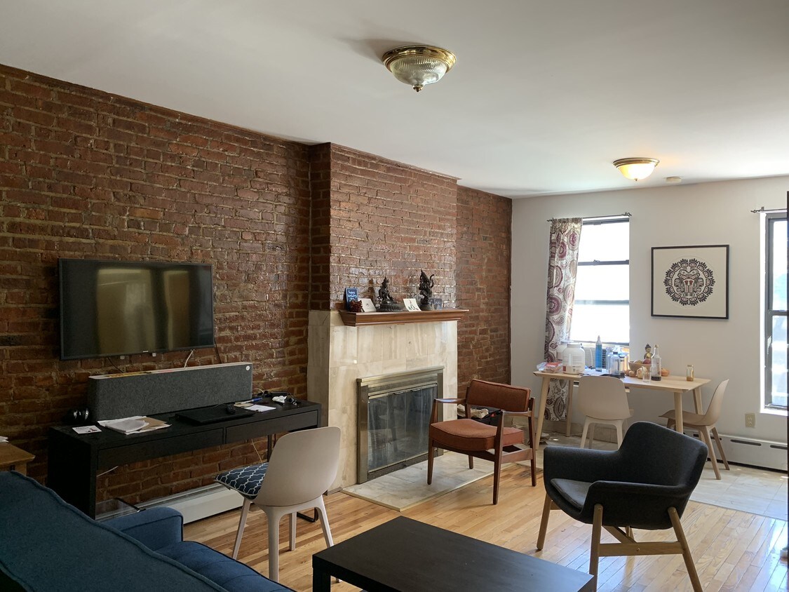 Primary Photo - 250 Grove St