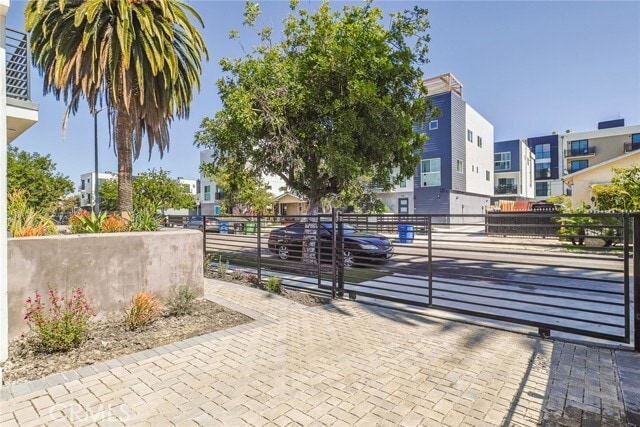 Building Photo - 2421 Carmona Ave