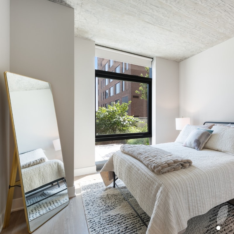 Photo - 352 S Aberdeen St (Chicago, IL)