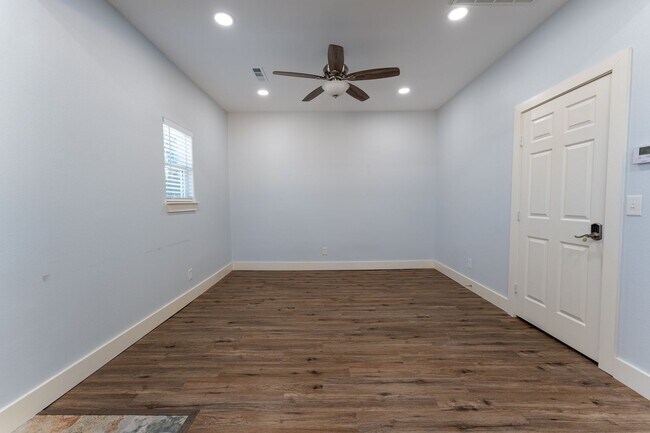 Foto del edificio - 682 W Stone St