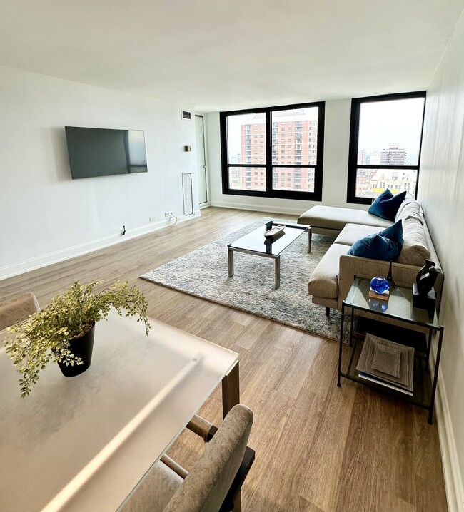 Foto del edificio - 1030 N State St