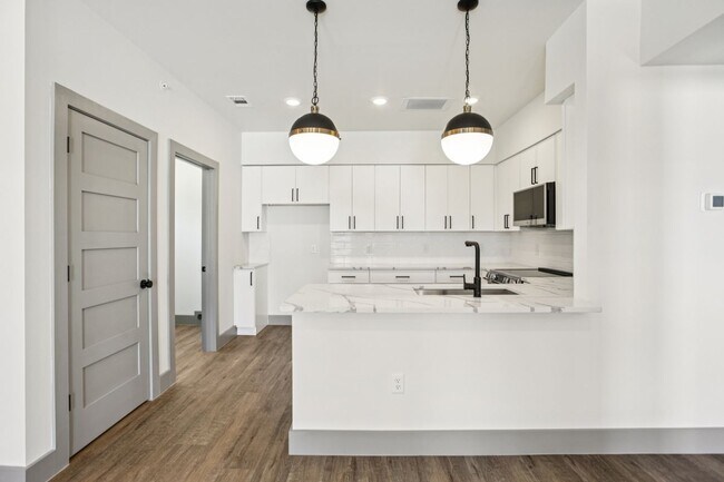 Foto del edificio - 2450 Wickersham Ln