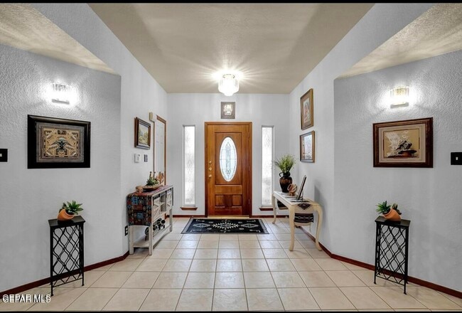 Building Photo - 2081 Paseo Del Prado Dr