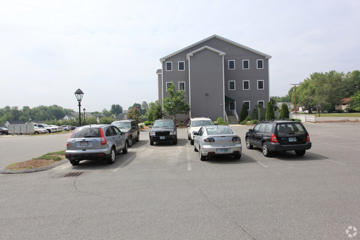Crosswoods Path Condominium 511 Crosswoods Path Blvd Merrimack, NH Apartments for Rent in
