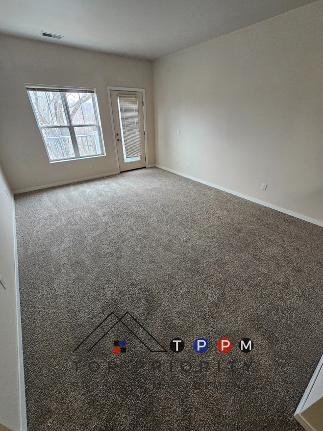 Building Photo - 2 Bedroom | 1 Bathroom Apartment in Cedar ...