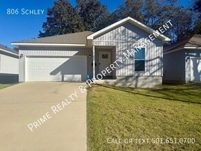 Building Photo - 806 Schley