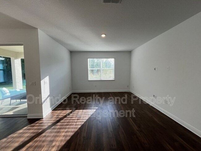 Photo - 737 Trillium Ct House