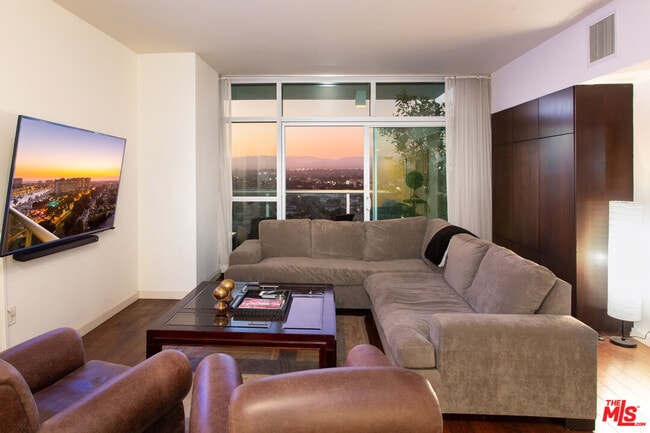 Foto del edificio - 13700 Marina Pointe Dr