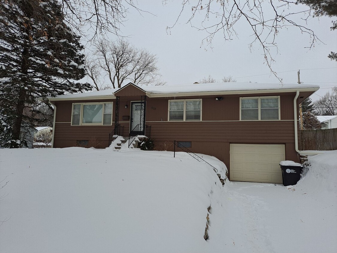 3 bed 2 bath 1 car garage, with fenced in ... - 3 bed 2 bath 1 car garage, with fenced in ...