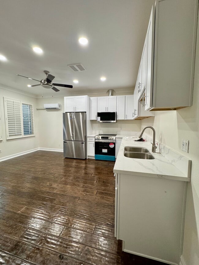 387 Town Forest Ct