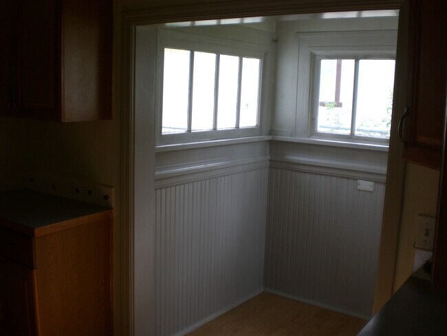 Building Photo - 711 E Princeton Ave