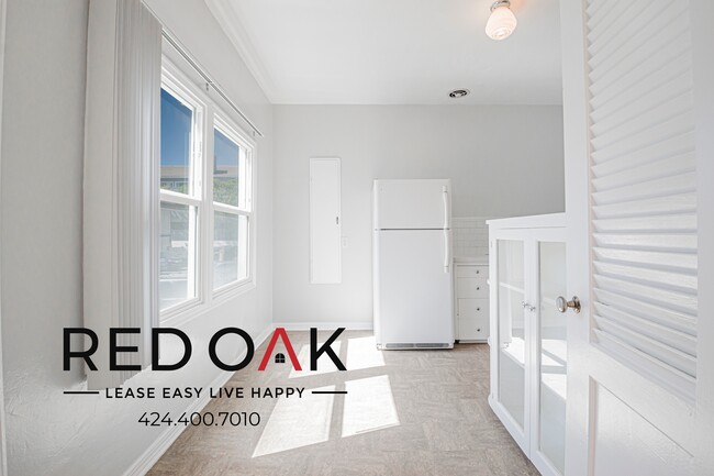 Building Photo - 211 S El Molino Ave