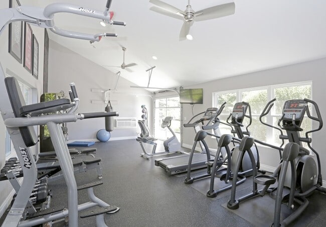 Building Photo - Skyridge Club Apartments