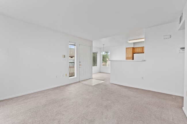 Building Photo - Beautiful 2 Bedroom Condo with Community P...