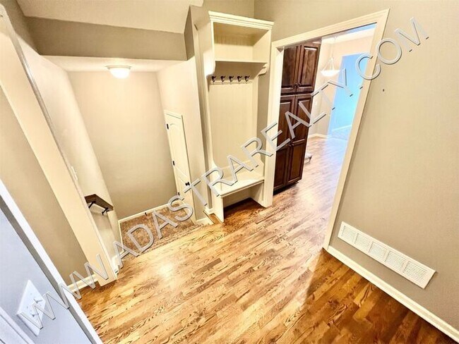 Foto del edificio - Beautiful and Spacious Olathe Townhome-Available in AUGUST!!!