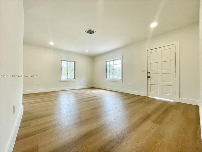 Foto del edificio - 12260 NW 8th Ave