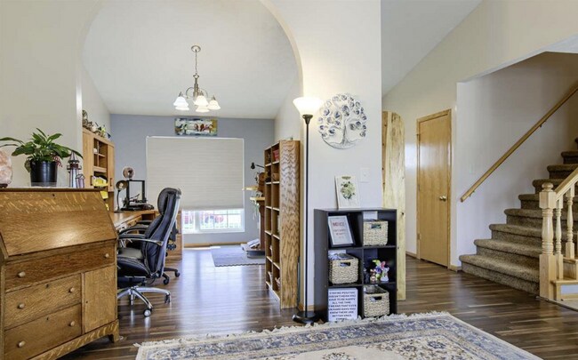 Building Photo - 5 Bedroom/3.5 Bath Single Family Home
