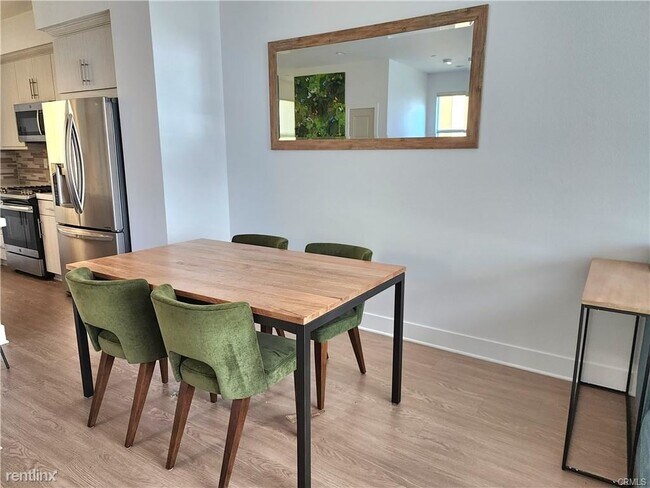 Building Photo - 3 br, 4 bath Townhome - 10836 W Riverton Ct