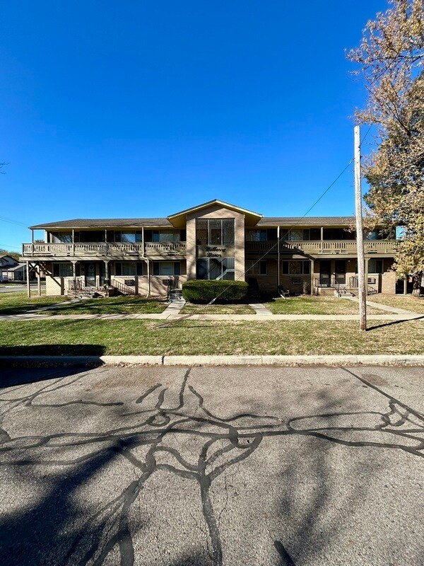 Building Photo - 2254 1st St