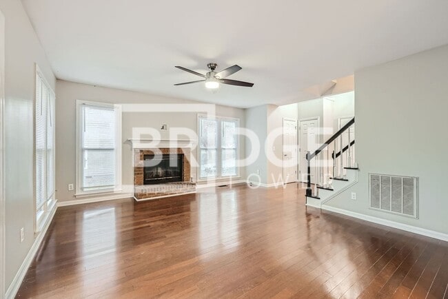 Building Photo - 204 Edgewater Dr NW