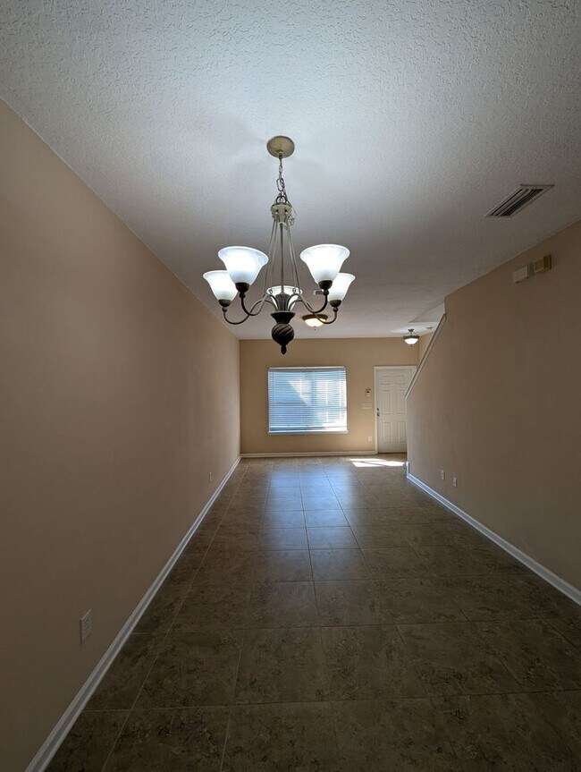 Foto del edificio - Welcome to Paloma You will love this spacious 2-bedroom, 2.5-bath townhome