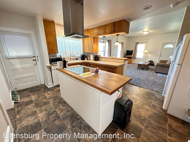 Foto del edificio - 2 br, 1 bath House - 1400 E Capitol Ave.
