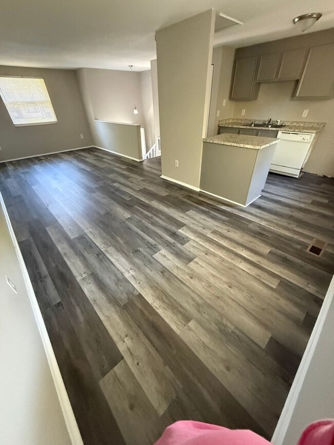 Building Photo - 2511 Camellia Dr