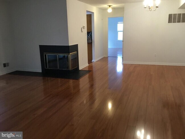 Foto del edificio - 110 Lowell Ct