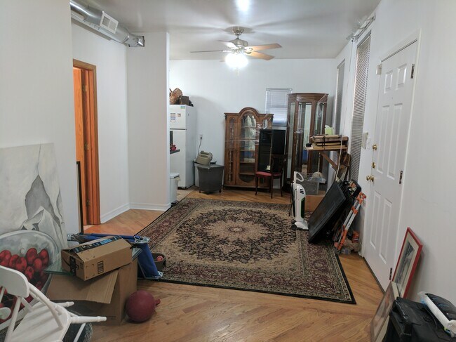 Foto del edificio - 2132 W Belmont Ave