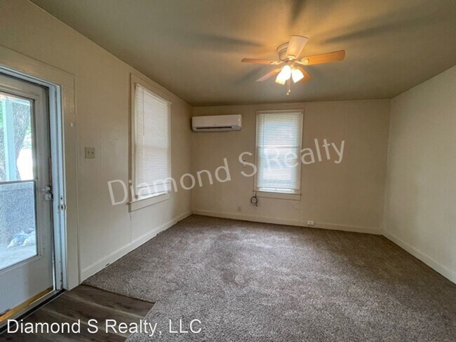 Foto del edificio - 2 br, 1 bath House - 2054 North Rogers Avenue