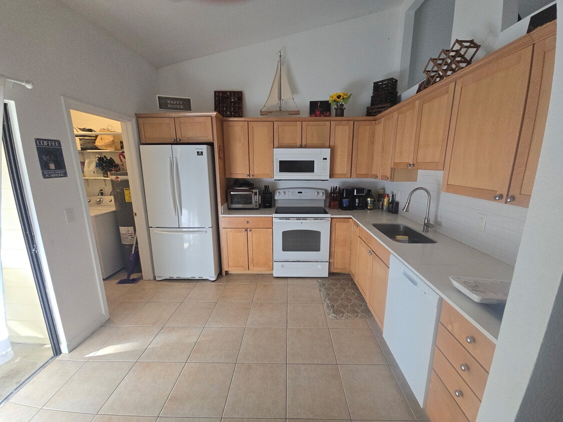 Primary Photo - 402 Lakewood Ct