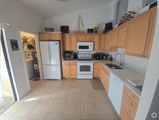 Building Photo - 402 Lakewood Ct