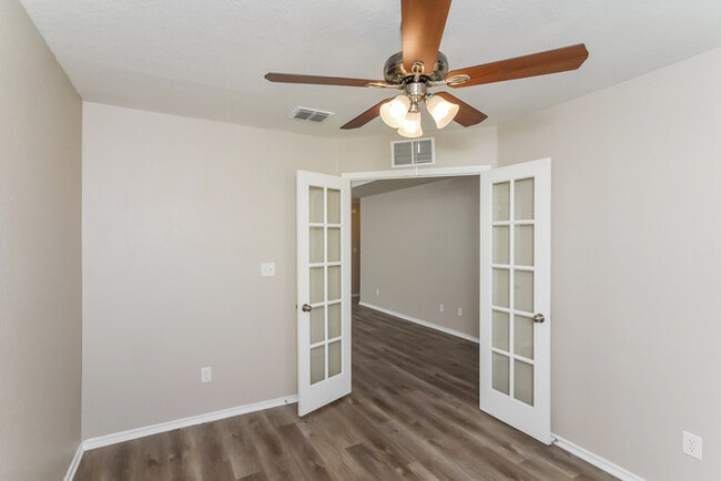 Building Photo - 10418 Castello Cyn