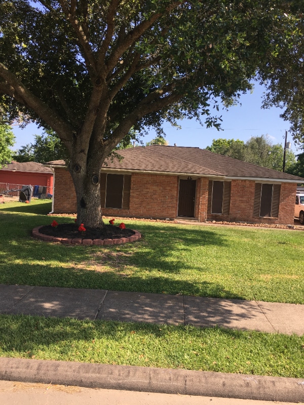 Building Photo - 1316 Hospital Dr