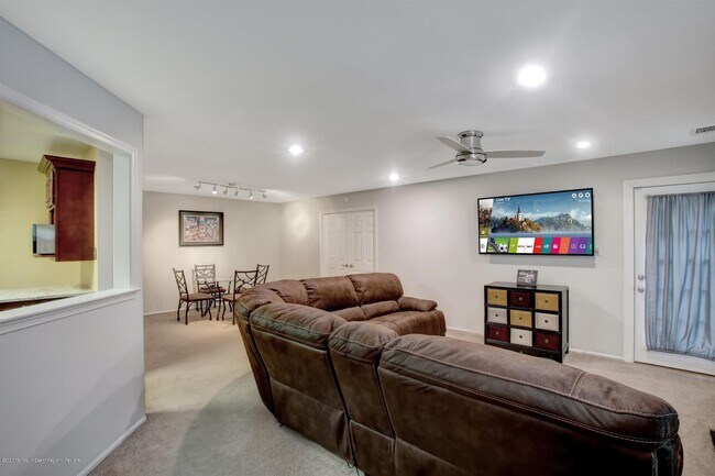 Foto del edificio - 393 Yorkshire Pl