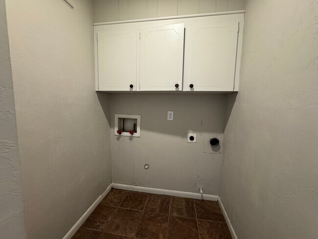 Foto del edificio - 1525 S 122nd E Ave