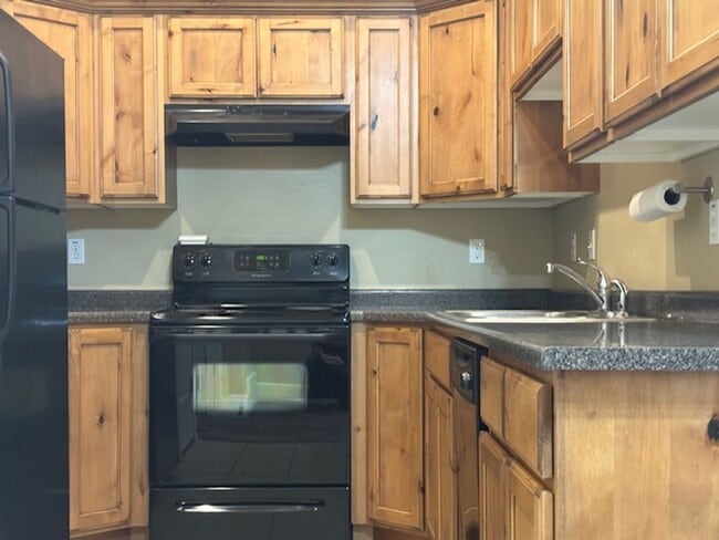 Building Photo - Maples LLC