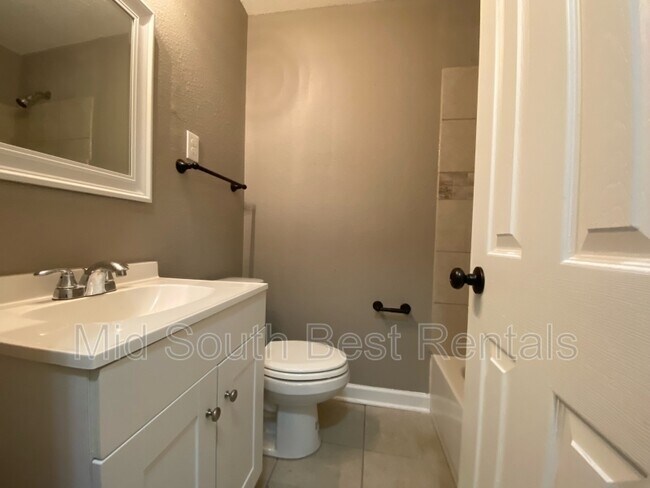 Building Photo - 4230 Falcon Dr