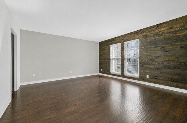Building Photo - 356 Ogden Falls Blvd