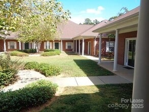 Building Photo - 7041 Somerset Springs Dr